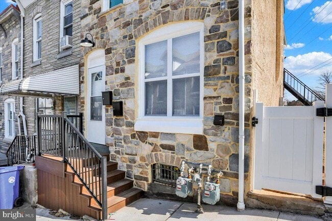 Building Photo - 553 Wunder St Rental