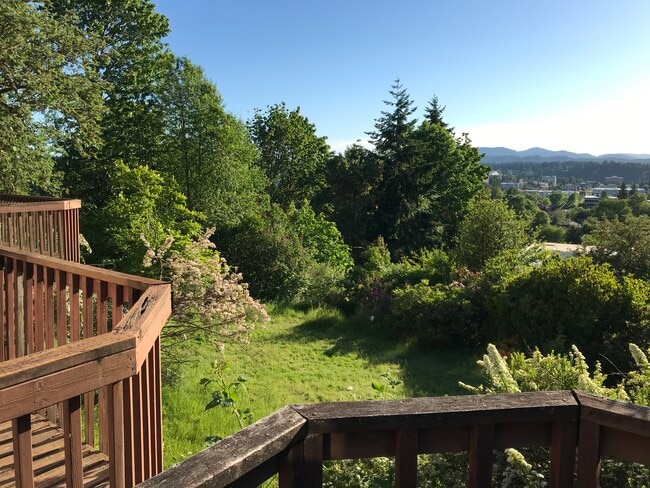 Estudio: Vista desde la esquina suroeste de la terraza. - 1609 7th Ave SE Unidad B