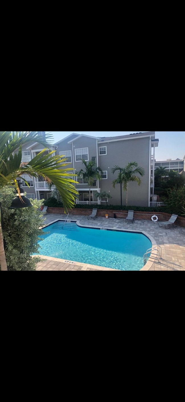 Building Photo - 800 S Dakota Ave Unit 334