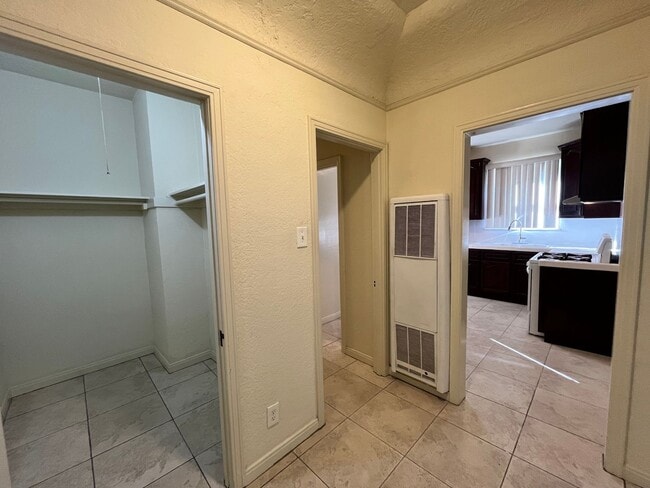 Photo - LARGE UPSTAIRS ONE BEDROOM ONE BATH! WITH ... Unidad 2516A