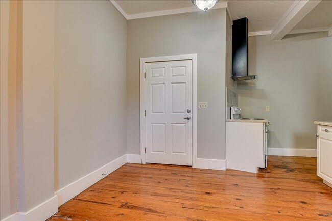 Photo - 828 Broad St