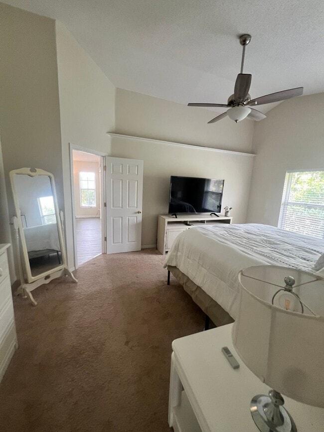 Photo - 810 Harrington Lake Dr N