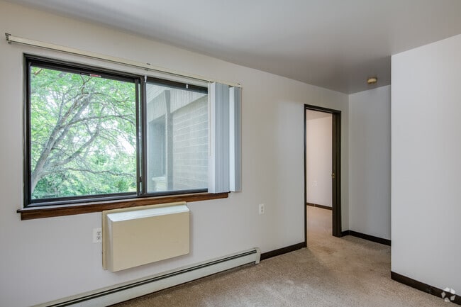 1 BR, 1 BA - 574SF - Living Room - Grant Park Square Apartments