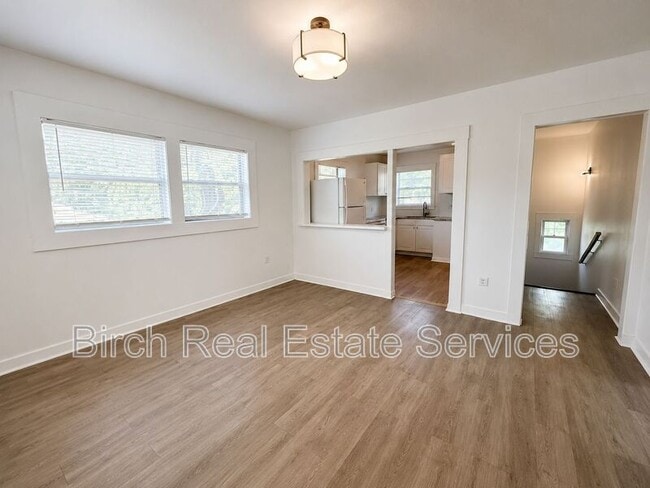 Photo - 1725 Preston St S