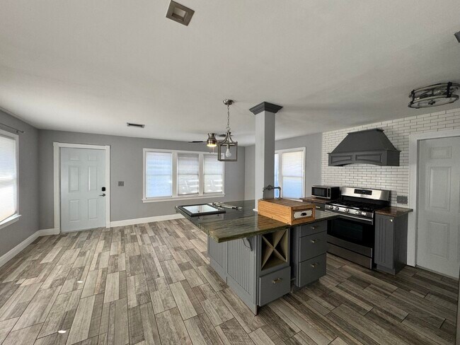 Photo - 322 S L St