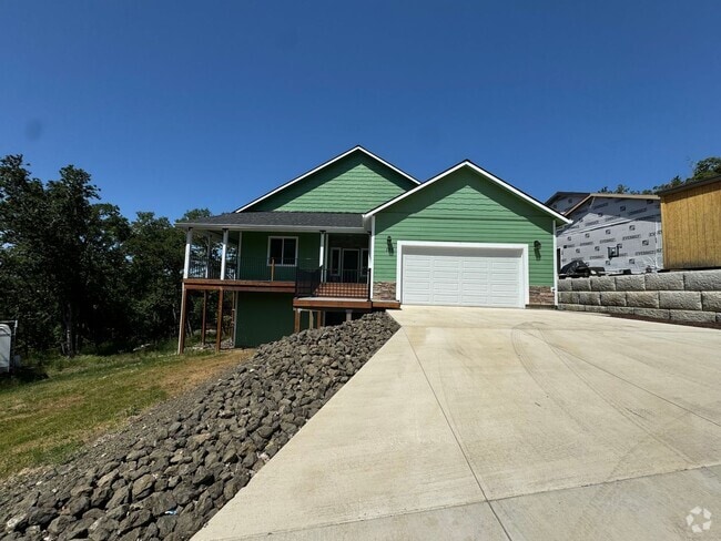 Building Photo - New Construction 4 Bedroom Home with Views