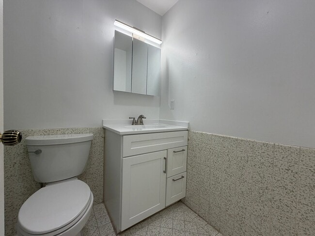 Building Photo - 1010 Anza St Unit 103