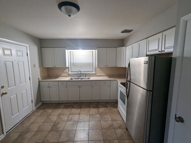 Photo - 8039-8041-8041 W Beckett Ave Unidad 8039 Lower