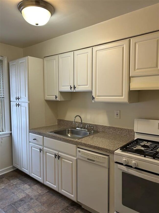 Photo - Jericho Manor Apartments