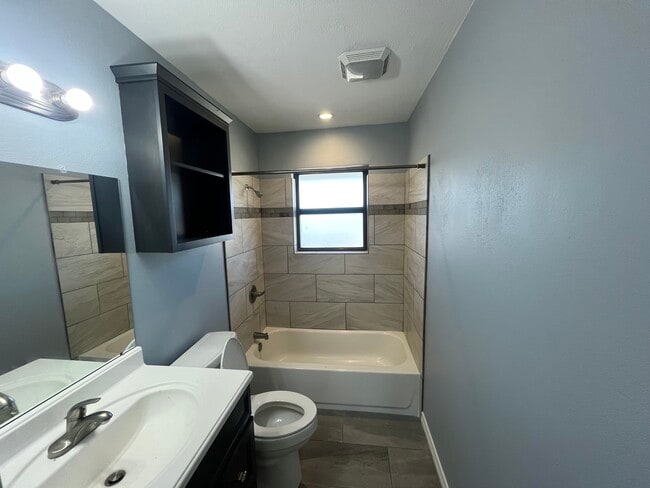 Photo - 2708 Janet Way