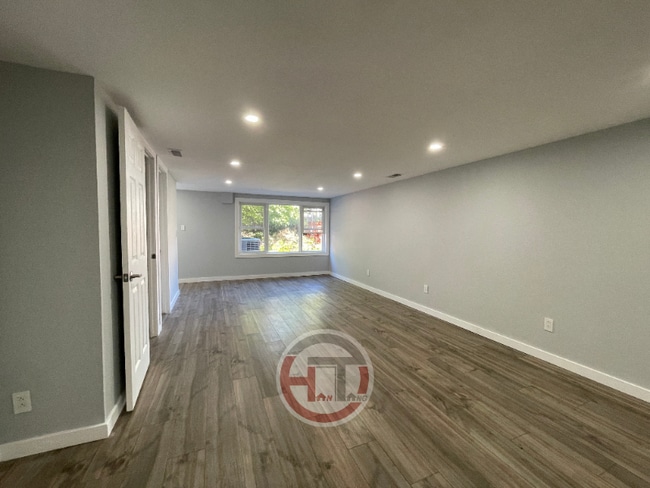 Photo - 1529 Dwight Pl