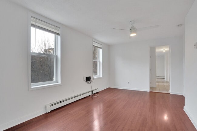 Photo - 811 Montgomery St Apartamento Unidad 2L