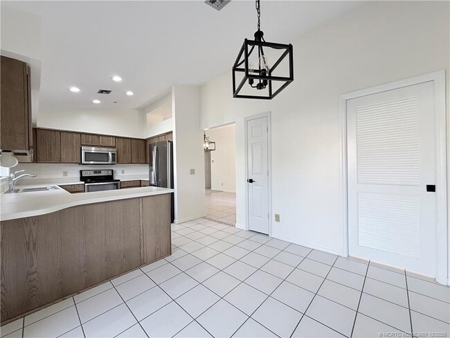 Photo - 3012 SW Mariposa Cir