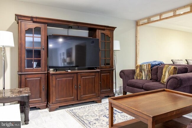 Photo - 6034 Chesterbrook Rd