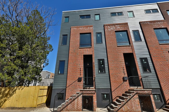 Building Photo - 2543 Turner St Rental