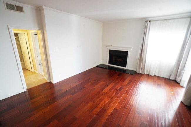 Living room - 1441 Federal Ave Unit 202