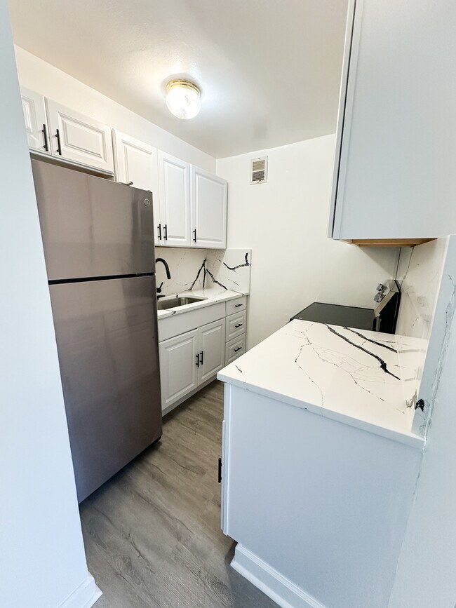 2606 W Balmoral Ave Unit 311