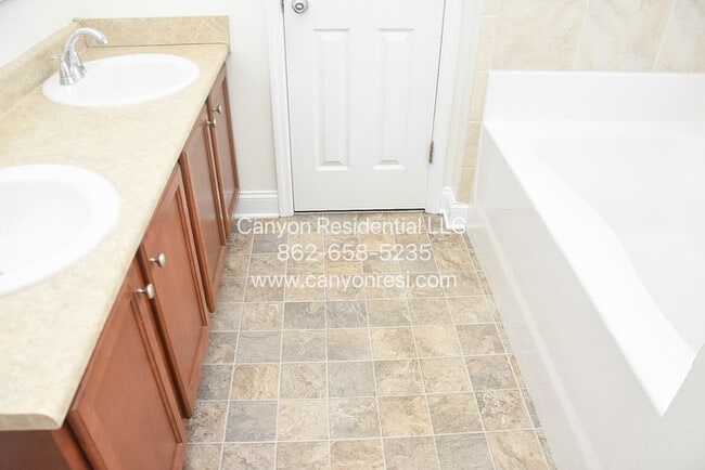 Photo - 658 Copper Creek Dr