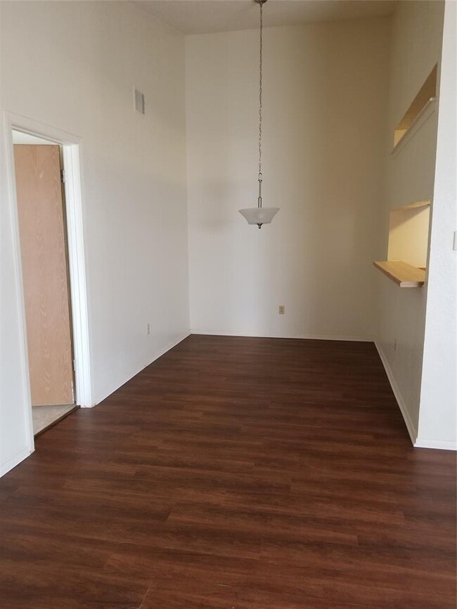 Photo - 740 Simonetti Dr