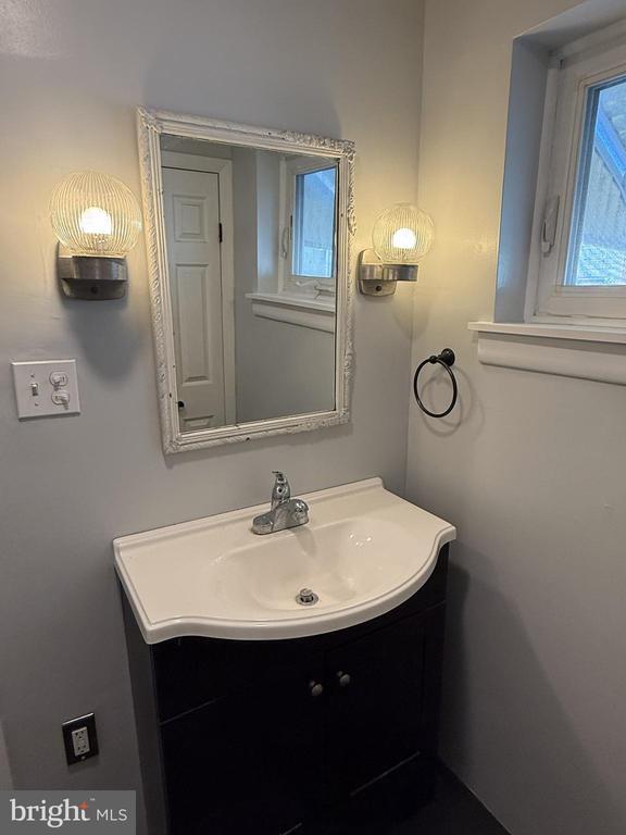 Photo - 347 Durfor St