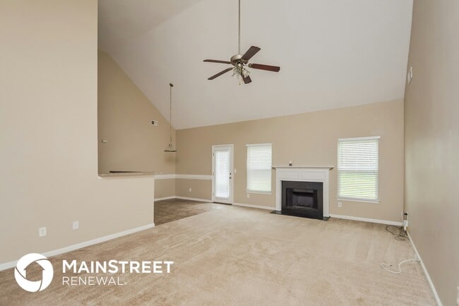 Photo - 485 Trousseau Ln