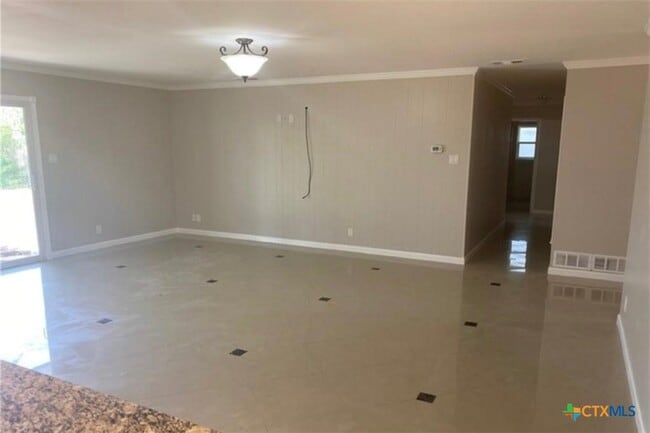 Photo - 200 Uecker Dr