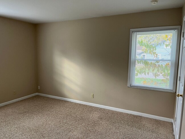 Photo - 2 Bedroom, 1.5 Bath - Warsaw, Carport Included Unit 5