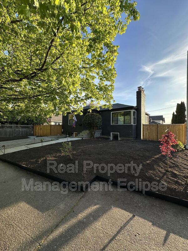 Photo - 5403 Beacon Ave S
