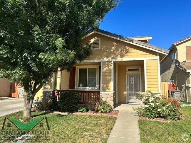 Building Photo - 4 Bedroom in East Woodland Rental