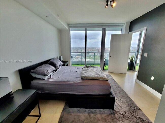 Photo - 92 SW 3rd St Unit 1808