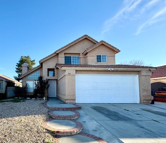 Building Photo - Beautiful cul-de-sac Home