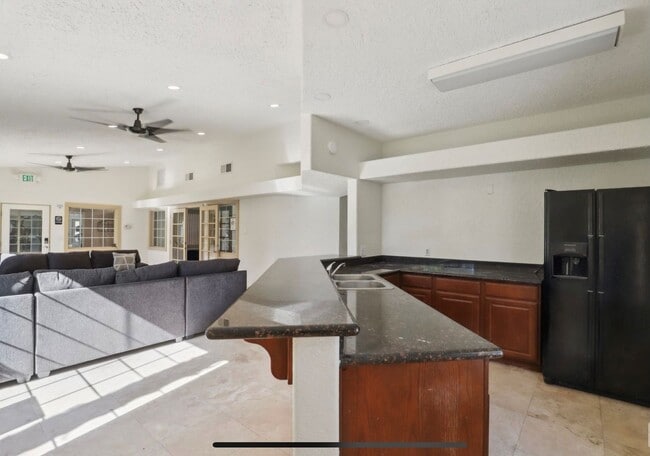 Photo - Beautiful Condo for Rent and Sale