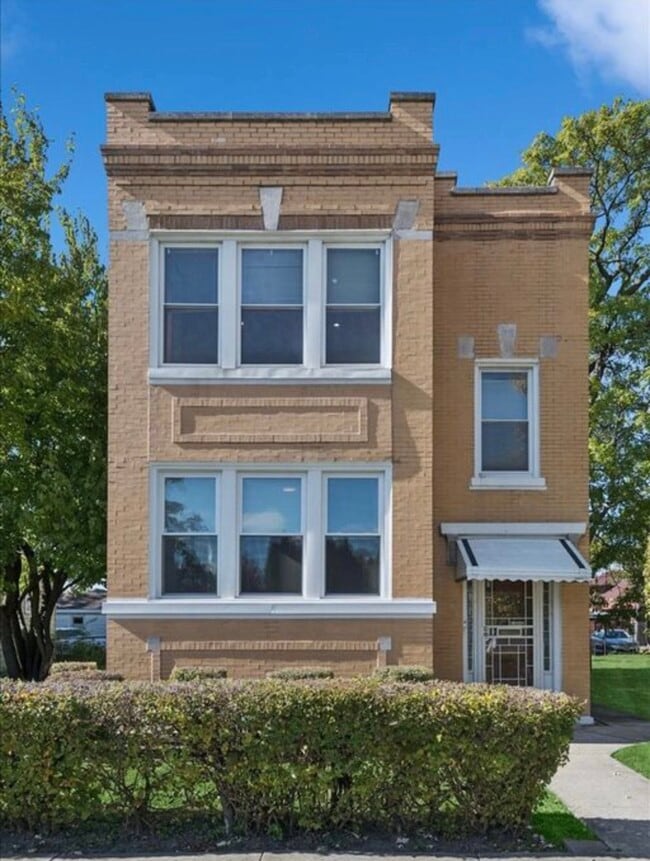 Building Photo - Singleton Multifamily Building Unit 1