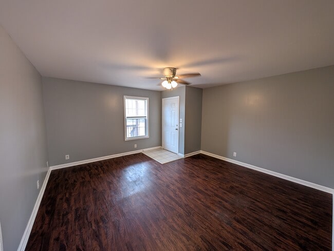 Photo - 109 Dickerson Ct