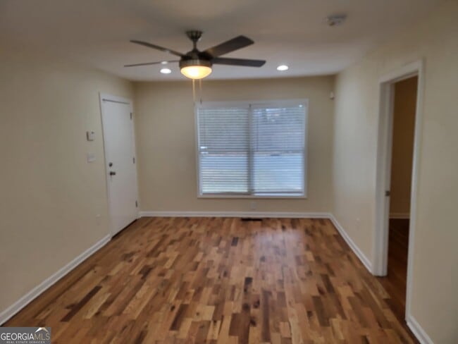 Photo - 887 Bridgewater St SW Unit A