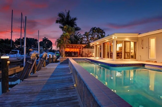 Photo - 2525 Gulfstream Ln