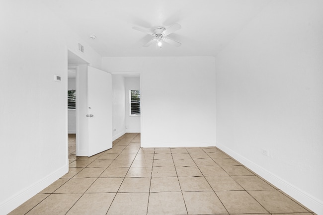 Photo - 1960 SW 41st Ave Unidad 4