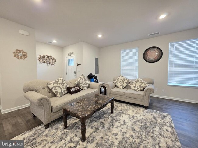 Building Photo - 407 Stream Valley Ct