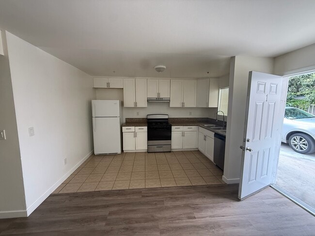 Building Photo - 6640 Irvine Ave Unit 1