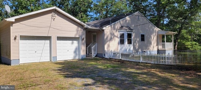 Building Photo - 2401 N Lakeshore Dr Rental