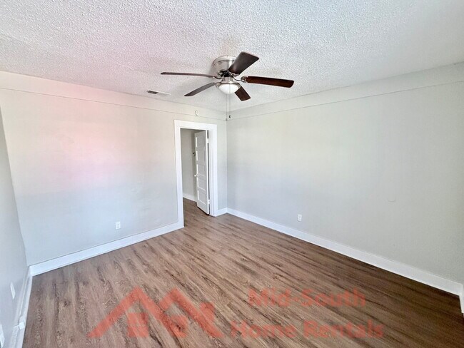 Photo - 2263 Hunter Ave