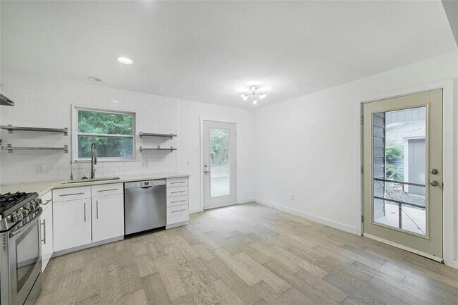 Photo - 1406 N Redondo Dr