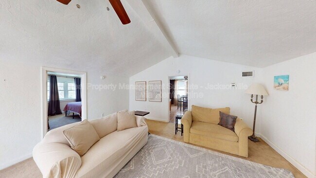 Photo - 229 W 10th St