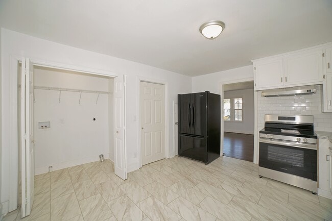 Photo - 305 Hickory Ave SW