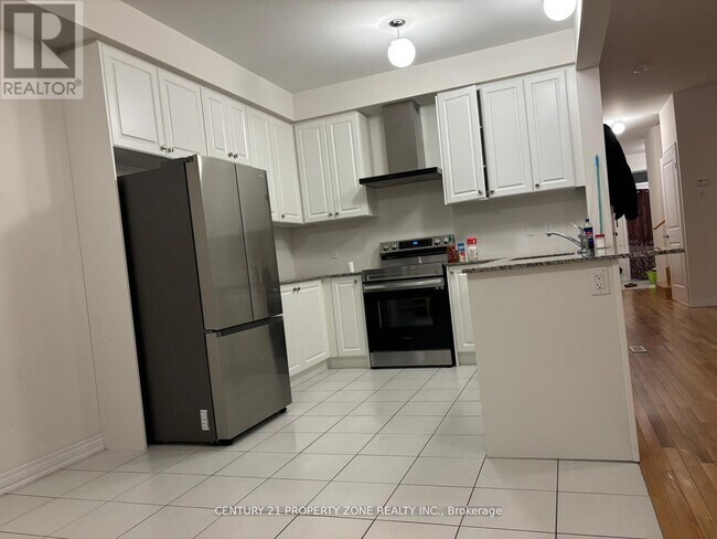 Photo - 1272 Amherst Gate