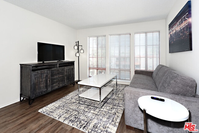 Building Photo - 3600 Bagley Ave Unit #211