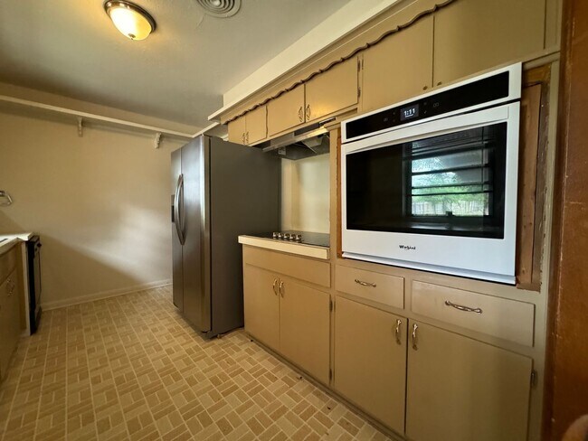 Photo - 4512 NW Cheyenne Ave