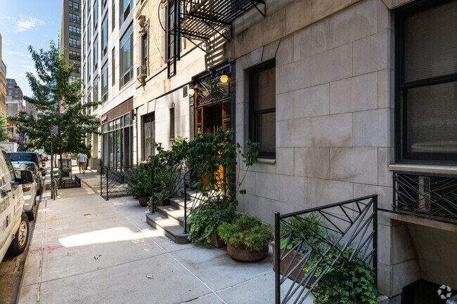 Photo - 57 Thompson St