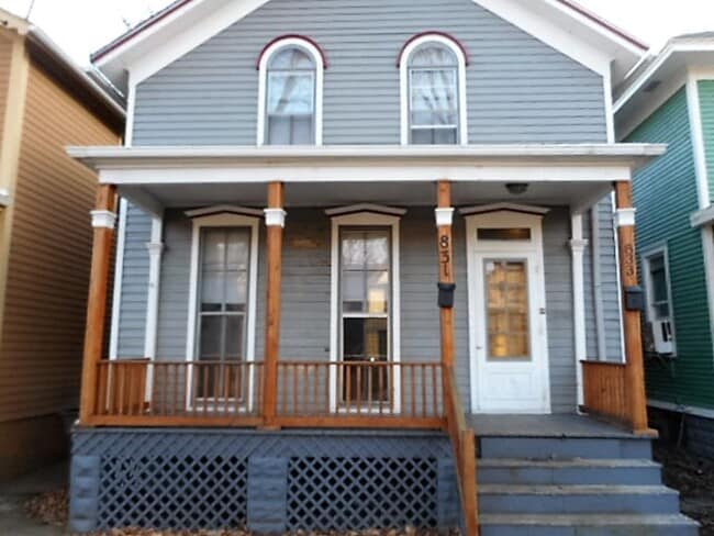 Building Photo - 2 BR Apartment in West Central District