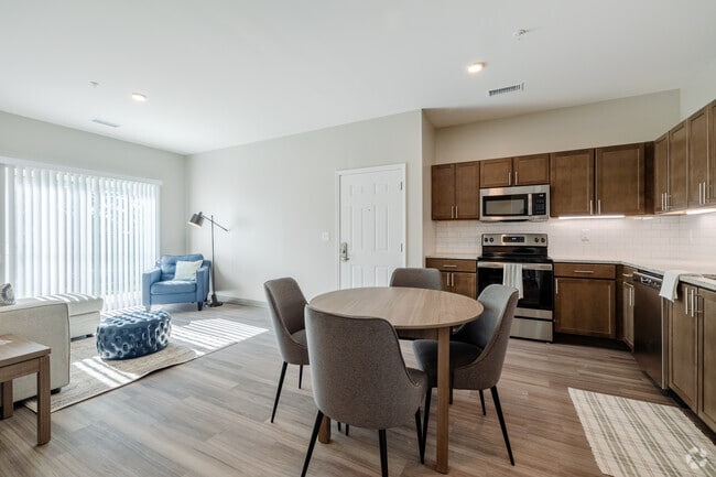 1BR, 1BA - 685SF Dining Room